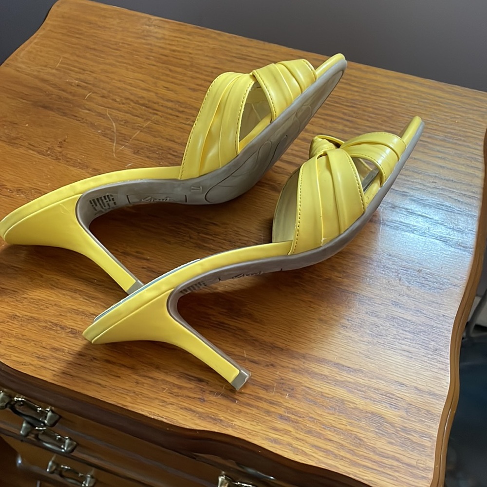 Yellow summer heels - Picture 6 of 7